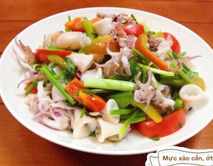 Mực Sữa Xào Hành Cần 