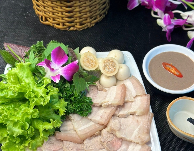 Thịt luộc cà pháo mắm tôm