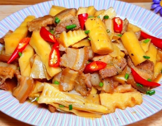 Thịt Ba Rọi Xào Măng